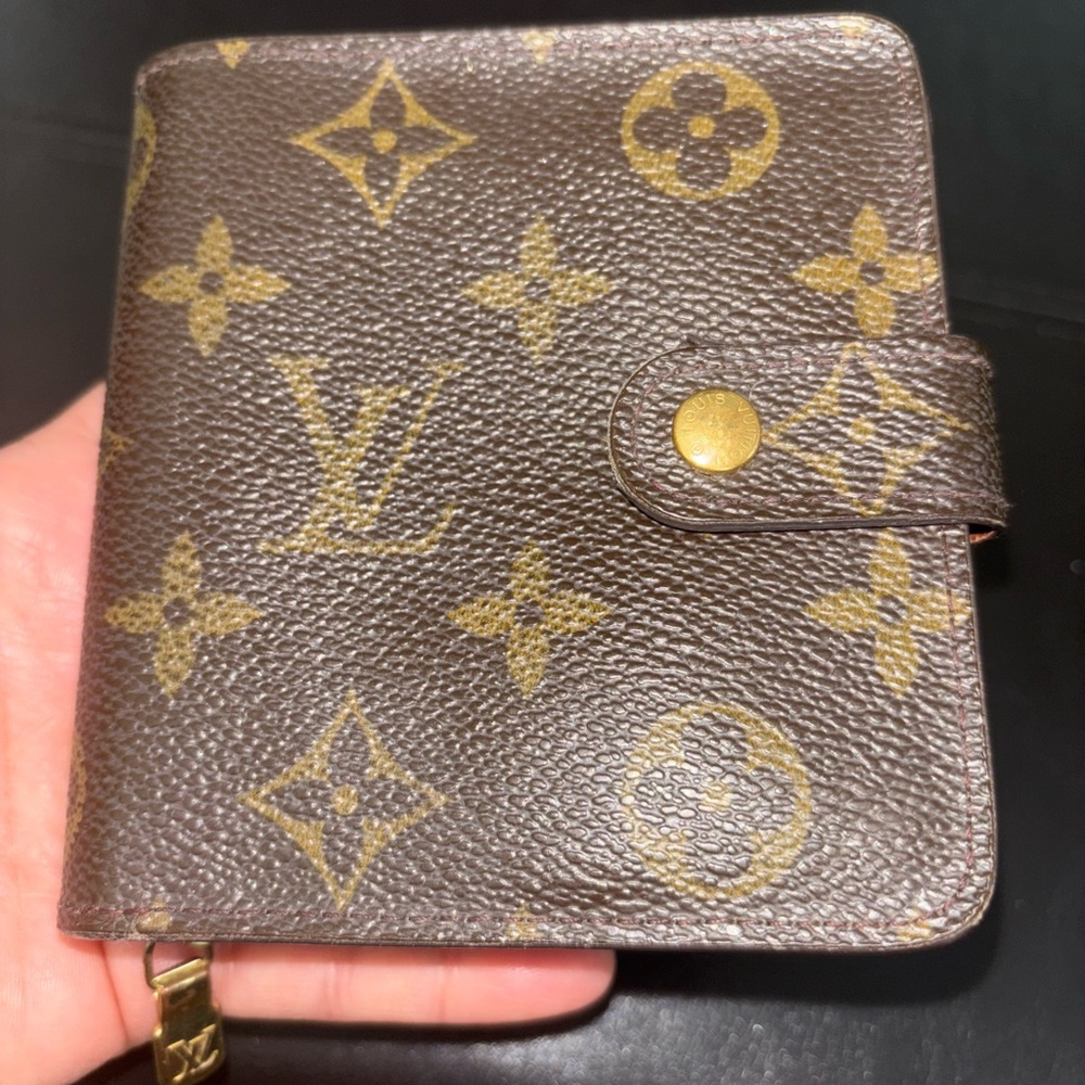 LV Vintage wallet
